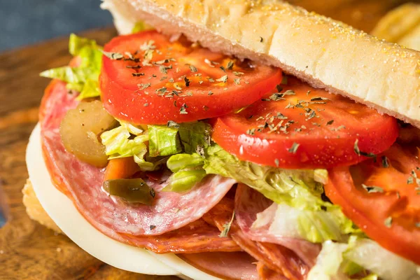 Sándwich Sub Italiano Hecho Casa Con Salami Lechuga Tomate — Foto de Stock