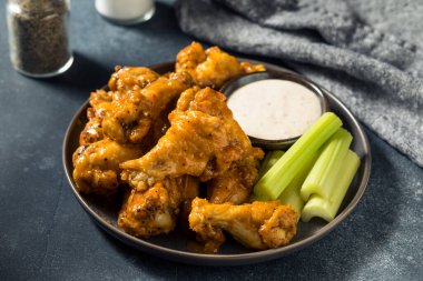 Çiftlik ve Kerevizli Ev Yapımı Peri Tavuk Kanatları