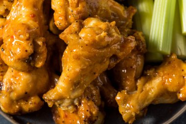 Çiftlik ve Kerevizli Ev Yapımı Peri Tavuk Kanatları