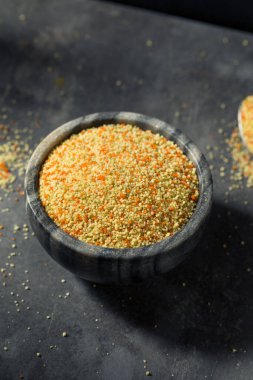 Kase içinde çiğ organik Fas kuskusu