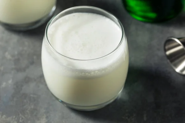 Frissítő Részeges Koreai Joghurt Soju Koktél Egy Pohárban — Stock Fotó