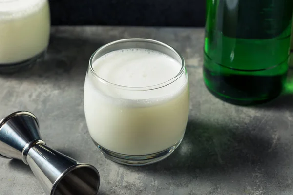 Frissítő Részeges Koreai Joghurt Soju Koktél Egy Pohárban — Stock Fotó