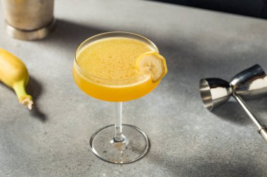 Rom ve Ananaslı Muzlu Daiquiri.