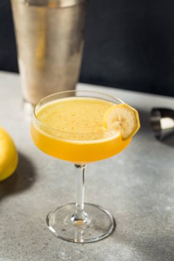 Rom ve Ananaslı Muzlu Daiquiri.