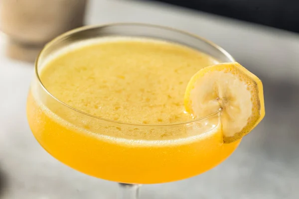 Rinfrescante Boozy Banana Daiquiri Con Rum Ananas — Foto Stock