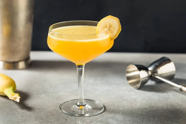 Rinfrescante Boozy Banana Daiquiri Con Rum Ananas — Foto Stock