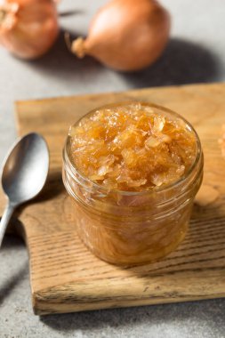 Kavanozda Ev Yapımı Sağlıklı Shallot Reçeli