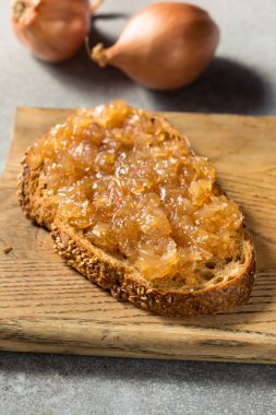 Kavanozda Ev Yapımı Sağlıklı Shallot Reçeli