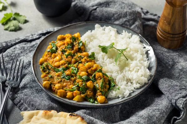 Hausgemachtes Kichererbsen Spinat Curry Mit Weißem Reis — Stockfoto