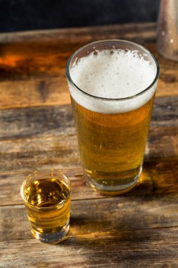 Serinletici Şikago Tokalaşma Birası ve İçmeye Hazır Şat