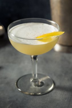 Limonlu Kore Soju Ekşi Kokteyli