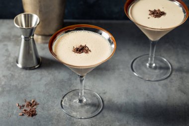 Votka ve şuruplu Çikolatalı Martini.
