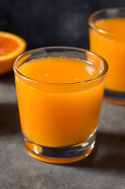 Soğuk Caracara Portakal Suyu İçmeye Hazır