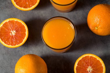 Soğuk Caracara Portakal Suyu İçmeye Hazır