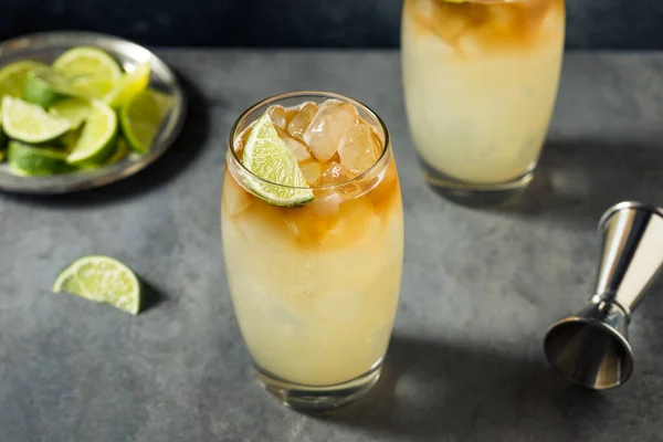 Refrescante Cóctel Ron Oscuro Tempestuoso Con Cerveza Jengibre — Foto de Stock