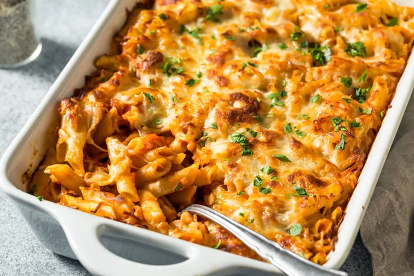 Домашняя Выпечка Chicago Baked Mostaccioli Соусом Сыром — стоковое фото