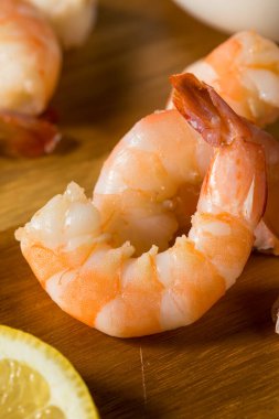 Kokteyl Sosu ve Limonlu Sağlıklı Soğuk Karides