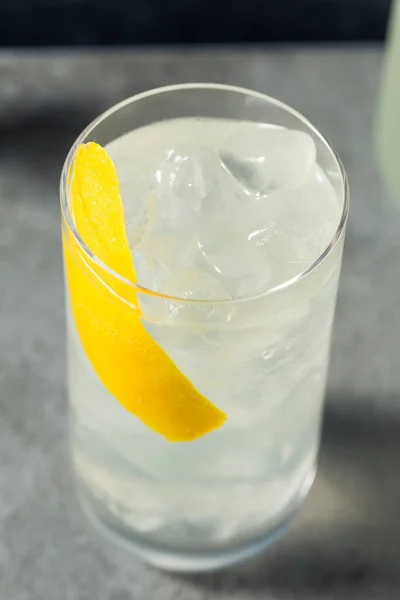 Boozy Rinfrescante Shochu Limone Highball Con Acqua Tonica — Foto Stock