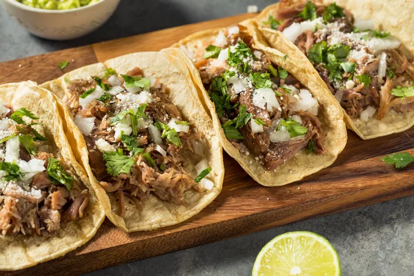 Domácí Vepřové Carnitas Tacos Cilantrem Cibulí — Stock fotografie