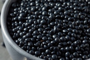 Sağlıklı Siyah Mercimek Kasesinde