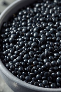 Sağlıklı Siyah Mercimek Kasesinde