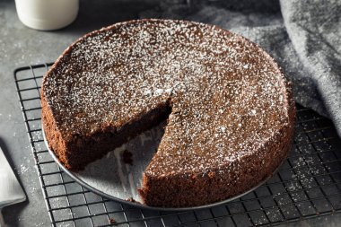 Pudra şekerli Koyu Çikolatalı Zeytinyağı Keki