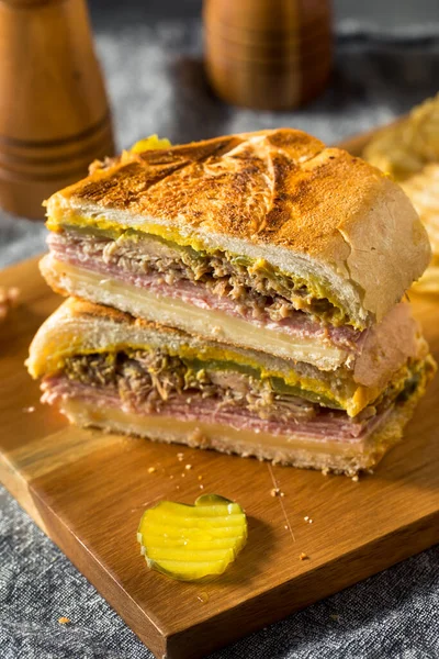 Hartelijke Zelfgemaakte Cubano Pork Sandwich Met Ham Kaas Mosterd — Stockfoto