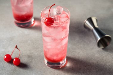 Ayyaş, Serinletici Grenadine ile Kirli Shirley Kokteyli