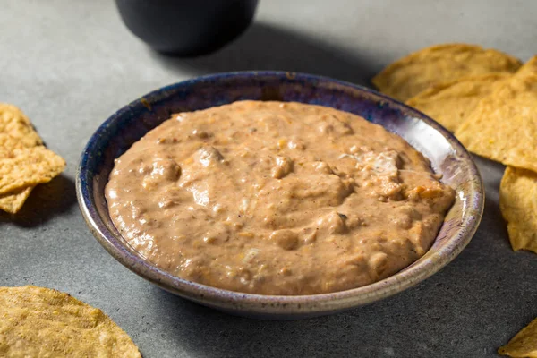 Homemade Refried Baked Bean Dip Cheese Chips — Stock Photo, Image