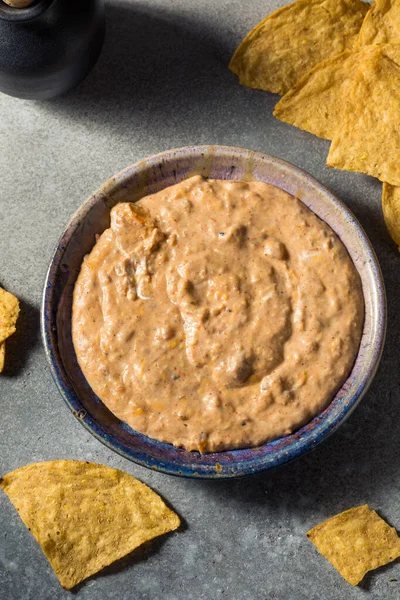 Homemade Refried Baked Bean Dip Cheese Chips — Stock Photo, Image