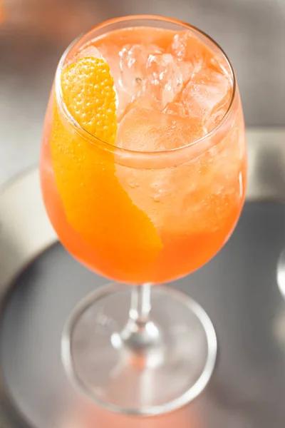Ποτό Δροσιστικό Bourbon Spritz Cocktail Πορτοκαλί Γαρνιτούρα — Φωτογραφία Αρχείου