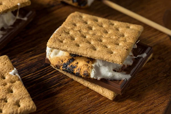 Doces Marshmallow Smores Chocolate Com Cracker — Fotografia de Stock