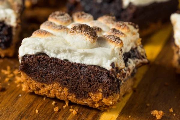 Şekerli Yapımı Çikolatalı Smores Brownie Kızarmış Marshmallow — Stok fotoğraf