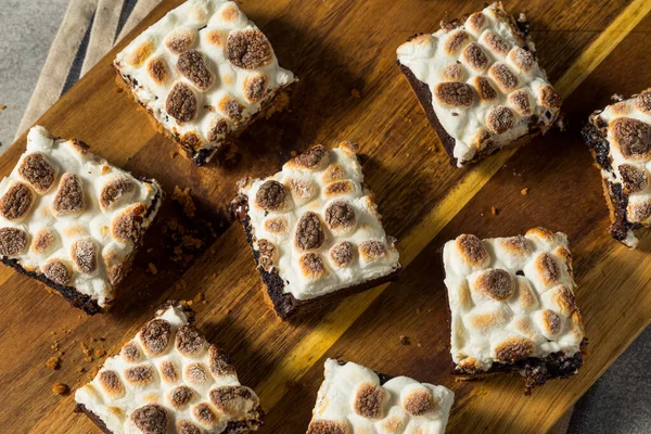 Şekerli Yapımı Çikolatalı Smores Brownie Kızarmış Marshmallow — Stok fotoğraf