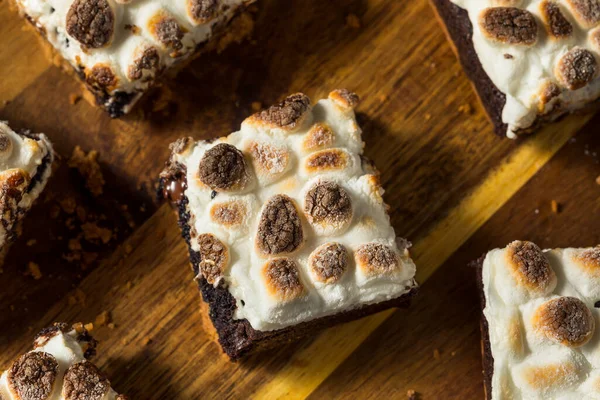 Şekerli Yapımı Çikolatalı Smores Brownie Kızarmış Marshmallow — Stok fotoğraf