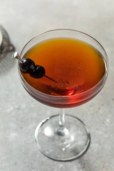 Cóctel Negro Refrescante Manhattan Con Amaro — Foto de Stock