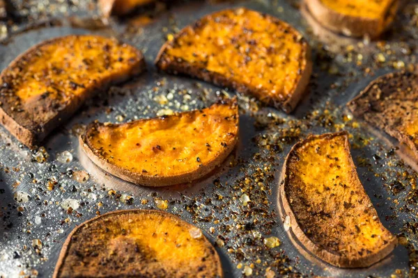 自家製焼き焼き芋に塩とコショウ — ストック写真