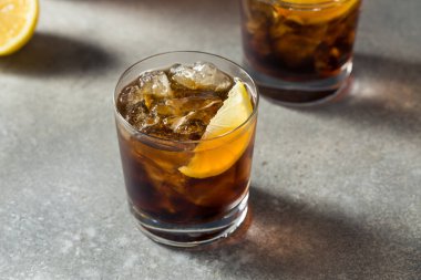 Limonlu Soğuk Viski ve Kola
