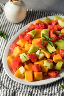 Sağlıklı ev yapımı kavun salatası karpuz kavunu ve Honeydew