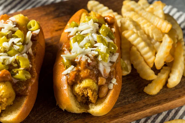 Hemlagad Chicago Svärmor Smörgås Med Tamale Chili Och Pommes Frites — Stockfoto