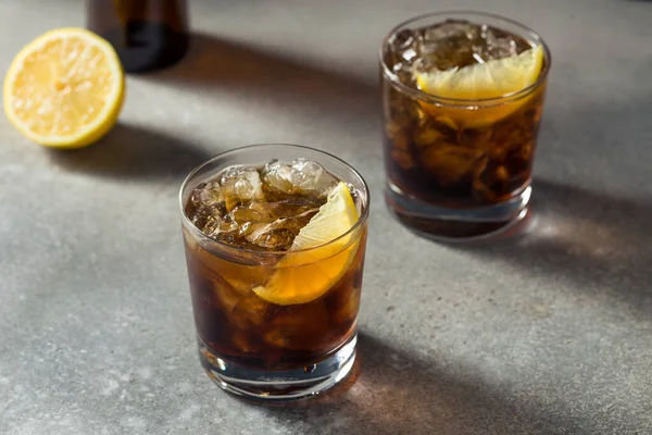 Whiskey Bourbon Frio Cola Com Limão — Fotografia de Stock