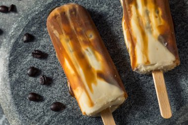 Boba ile Tayland buzlu kahveli dondurma.