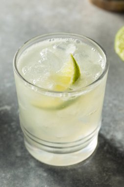 Limonlu ve şekerli Mezcal Margarita