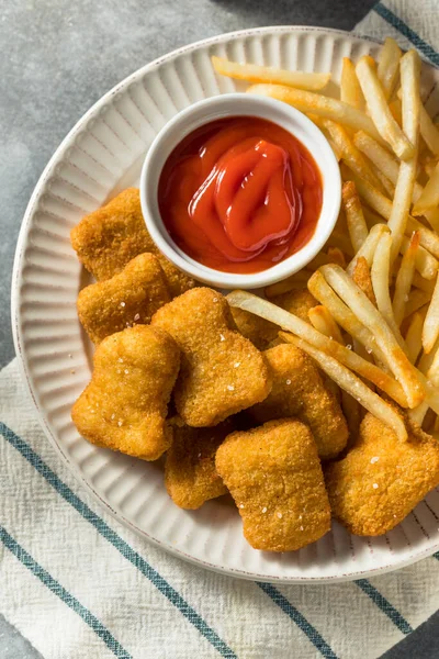 Nuggets Frango Empanado Caseiro Com Batatas Fritas — Fotografia de Stock