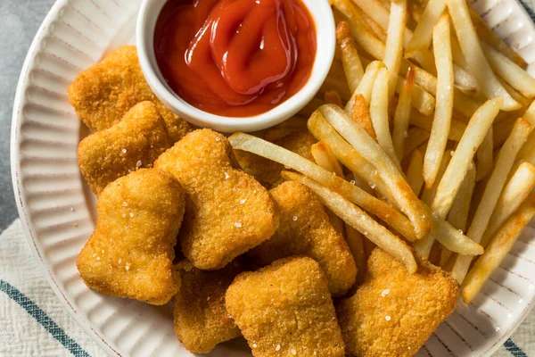 Nuggets Pollo Impanati Fatti Casa Con Patatine Fritte — Foto Stock