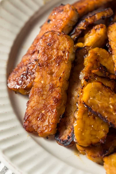 Bacon Tempeh Végétarien Biologique Sain Avec Sauce Soja — Photo