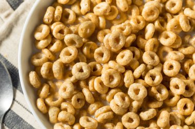 Sağlıklı Yulaf Balı Gevreği ile Organik Süt Kasesi