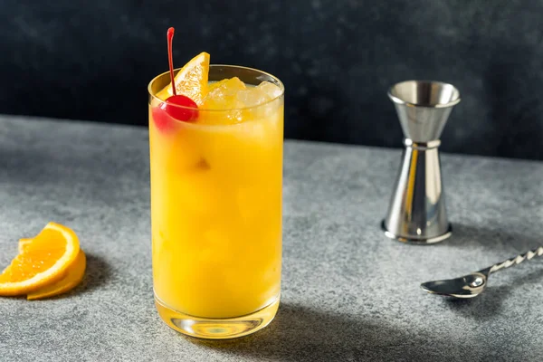 Cocktail Rafraîchissant Boozy Vodka Harvey Wallbanger Avec Jus Orange — Photo