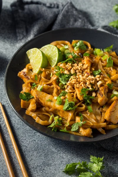 Homemade Asian Chicken Pad Thai Lime Peanuts — 스톡 사진