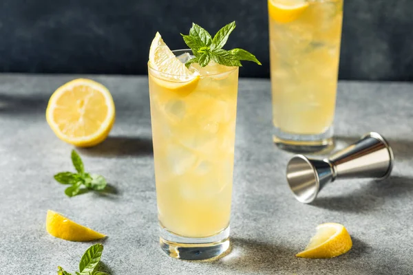 Nane Şekeriyle Sert Viski Limonatası